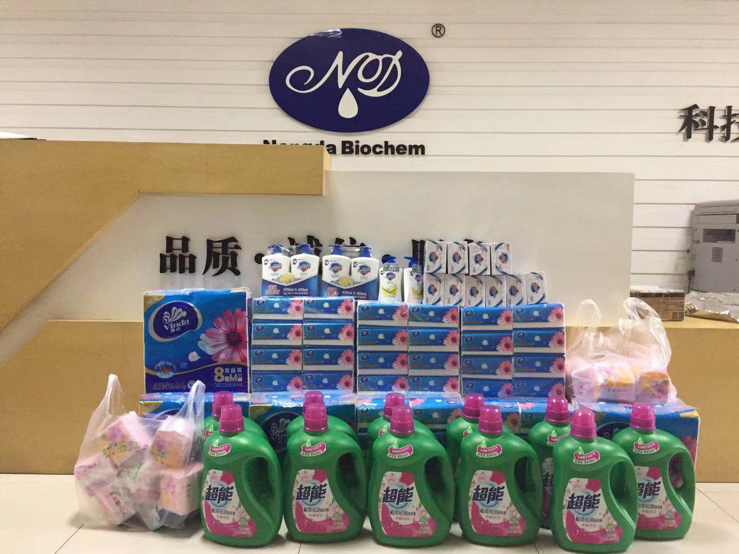 鄭州麻豆精品生化為公司女員工送（sòng）去“三八”節日（rì）祝福(圖1)
