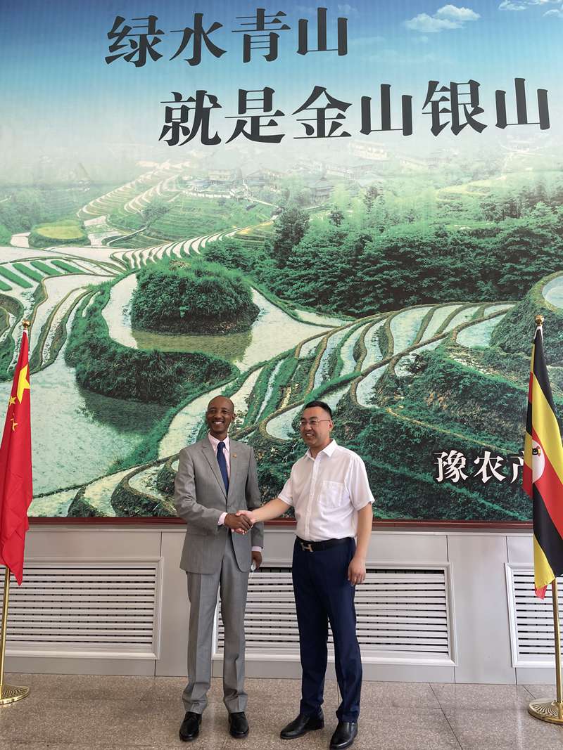 烏幹達共和國駐華大使館公使 蒞臨麻豆精品生化考察(圖2) 烏幹達共和國駐華大使館公使(shǐ) 蒞(lì)臨麻豆精品生化考察(圖(tú)2)